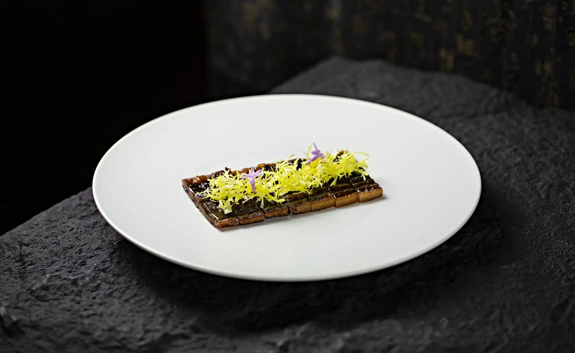 Fine dining -illallinen Brightcairncreative-ravintolassa Helsingissä
